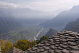 20061025_134412 Tetti in piote e panorama sulla valchiavenna.jpg